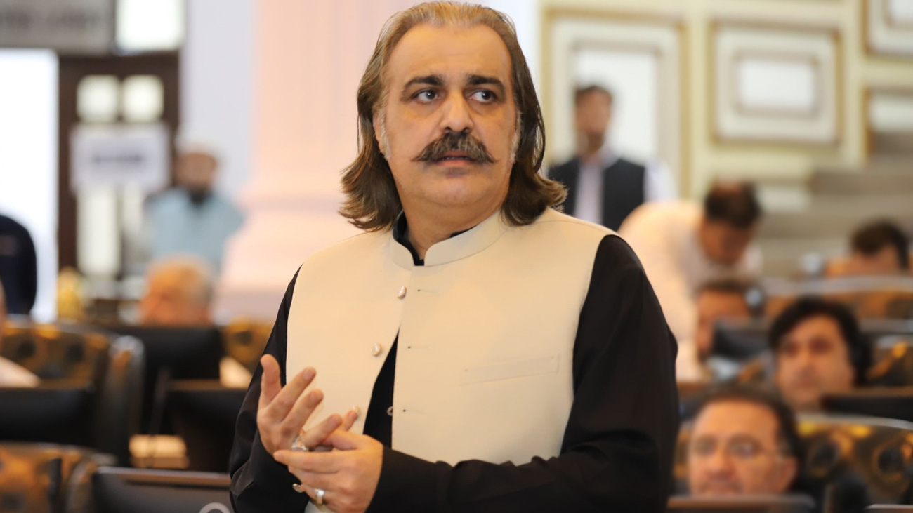 علی امین گنڈاپور کا سوات سانحہ کی متاثرہ ڈسکہ فیملی کیلئے بڑا اعلان وزیراعلیٰ خیبرپختونخوا علی امین گنڈاپور نے سانحہ سوات میں متاثر ہونے والی ڈسکہ فیملی کے لیے دو کروڑ روپے معاوضے کا اعلان کردیا۔