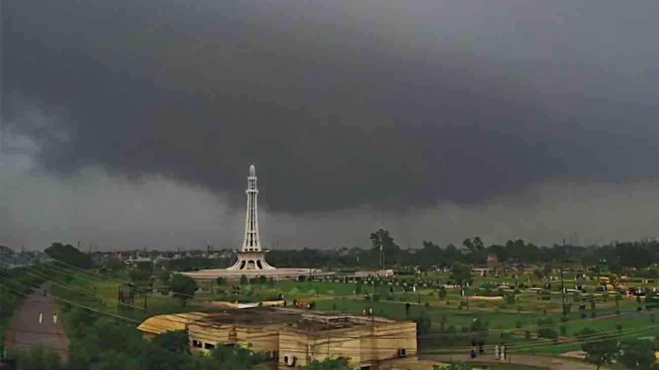 ملک بھر میں گزشتہ 24 گھنٹوں کے دوران ہونے والی طوفانی بارشوں اور اچانک آنے والے سیلاب (فلش فلڈ) کے باعث مختلف حادثات میں 5 افراد زندگی کی بازی ہار گئے