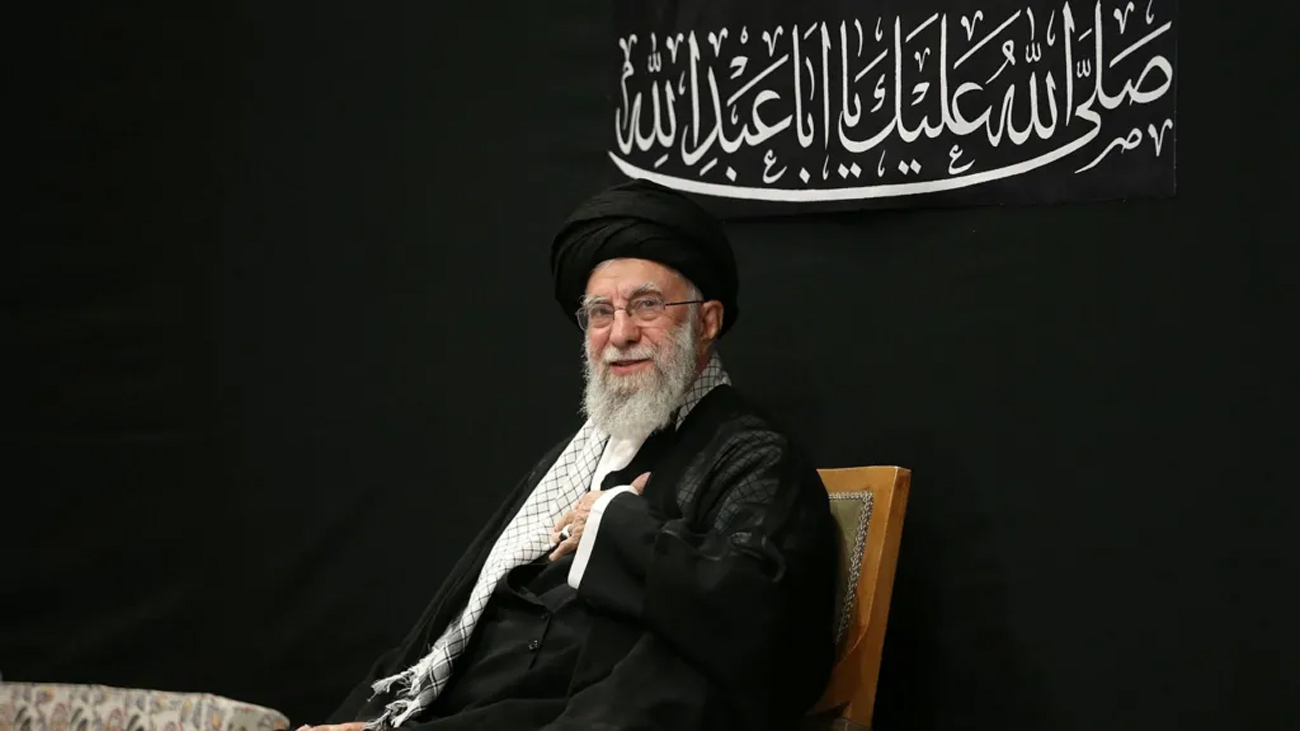 ایرانی سپریم لیڈر آیت اللہ خامنہ ای پہلی بار منظر عام پر آگئے ایران اور اسرائیل کے درمیان حالیہ جنگی کشیدگی کے بعد ایران کے رہبرِ اعلیٰ آیت اللہ علی خامنہ ای پہلی بار منظرِ عام پر آ گئے