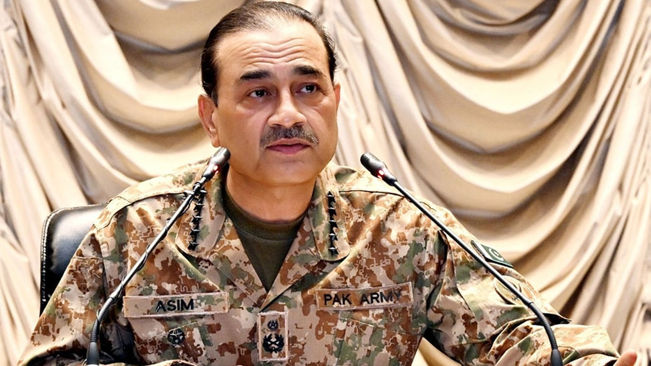 جنگیں میڈیا کی بیان بازی یا سیاسی نعرے بازی سے نہیں جیتی جاتیں: فیلڈ مارشل فیلڈ مارشل جنرل سید عاصم منیر نے کہا کہ جنگیں میڈیا کی بیان بازی، درآمد شدہ فینسی جنگی ساز و سامان یا سیاسی نعرے بازی سے نہیں جیتی جاتیں