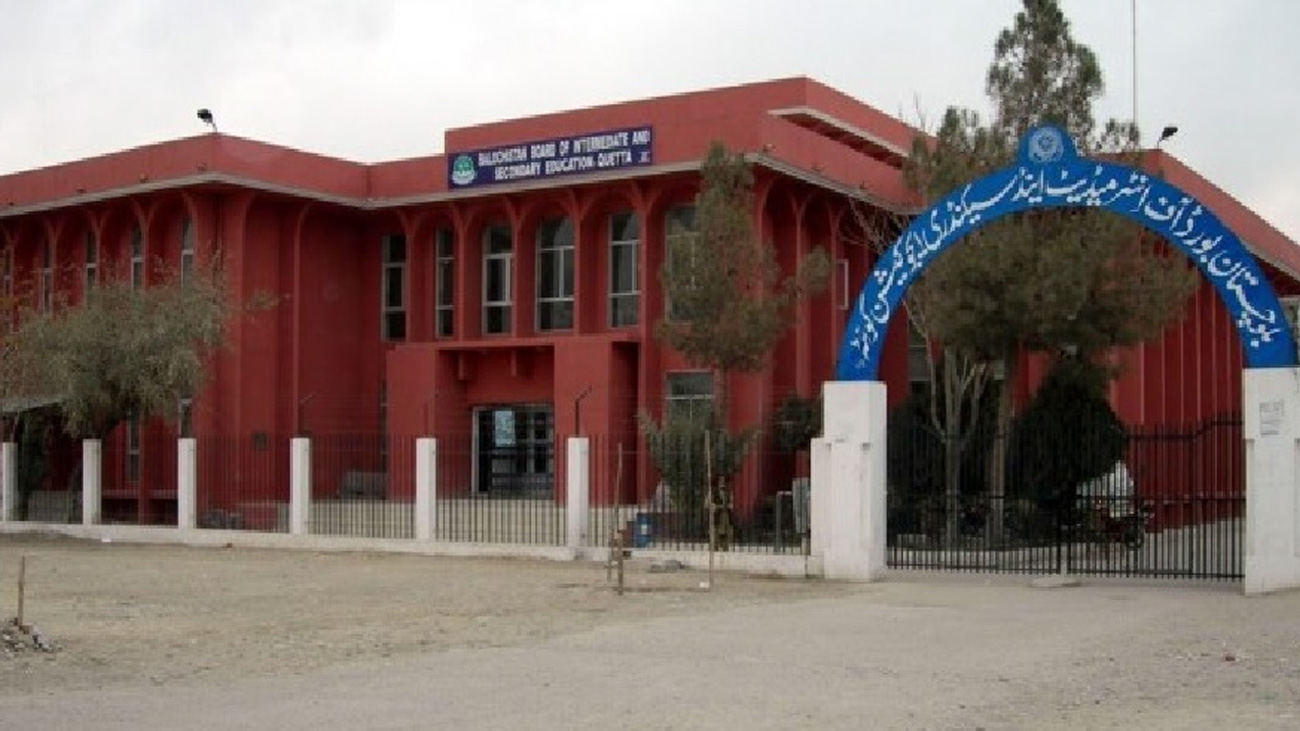 بلوچستان: میٹرک کے سالانہ امتحانی نتائج کا اعلان، لڑکے بازی لے گئے بلوچستان بورڈ آف انٹرمیڈیٹ اینڈ سیکنڈری ایجوکیشن نے میٹرک کے سالانہ امتحانات کے نتائج کا اعلان کر دیا۔