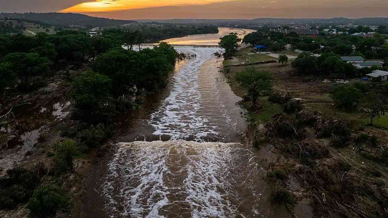 ٹیکساس میں شدید سیلاب، ہلاکتیں 104 تک جا پہنچیں Texas flood deaths
