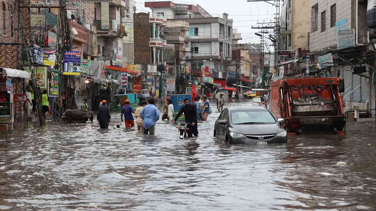 بارشوں اور سیلاب نے 87 جانیں لے لیں Monsoon floods in Pakistan
