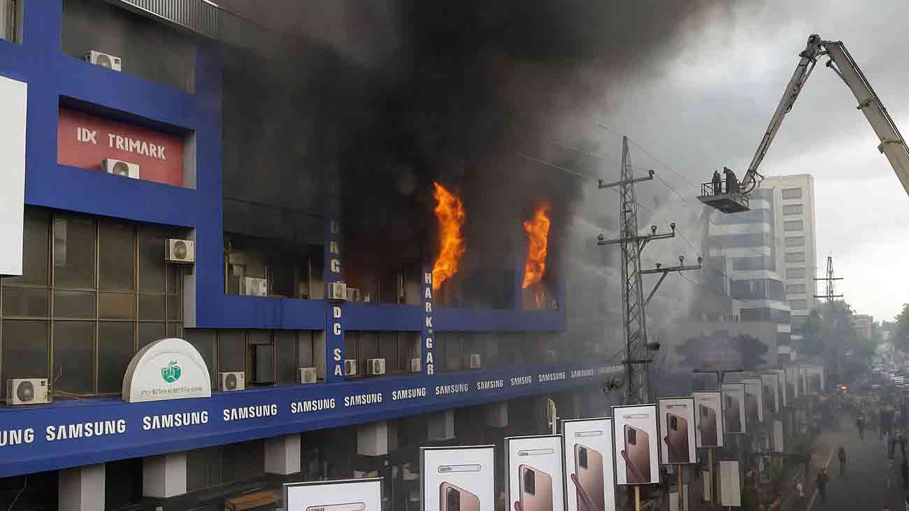 لاہور حفیظ سینٹر میں خوفناک آتشزدگی Hafeez Center fire
