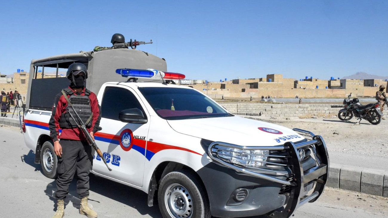 بلوچستان: بسوں سے 9 مسافروں کو اتار کر شہید کر دیا بلوچستان کے علاقے سرہ ڈکئی میں فتنہ الہندوستان کے دہشت گردوں نے سفاکانہ کارروائی کرتے ہوئے بسوں سے مسافروں کو اتار کر شناخت کے بعد 9 بے گناہ پاکستانیوں کو شہید کر دیا