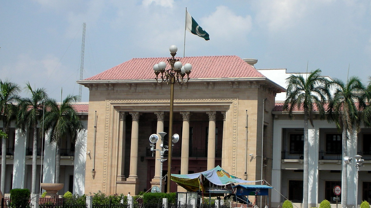 پی ٹی آئی کے معطل اراکین اسمبلی کی سپیکر سے ملاقات کی اندرونی کہانی پاکستان تحریک انصاف کے 26 اراکین پنجاب اسمبلی کی سپیکر ملک محمد احمد خان سے ملاقات کی اندرونی کہانی سامنے آگئی۔