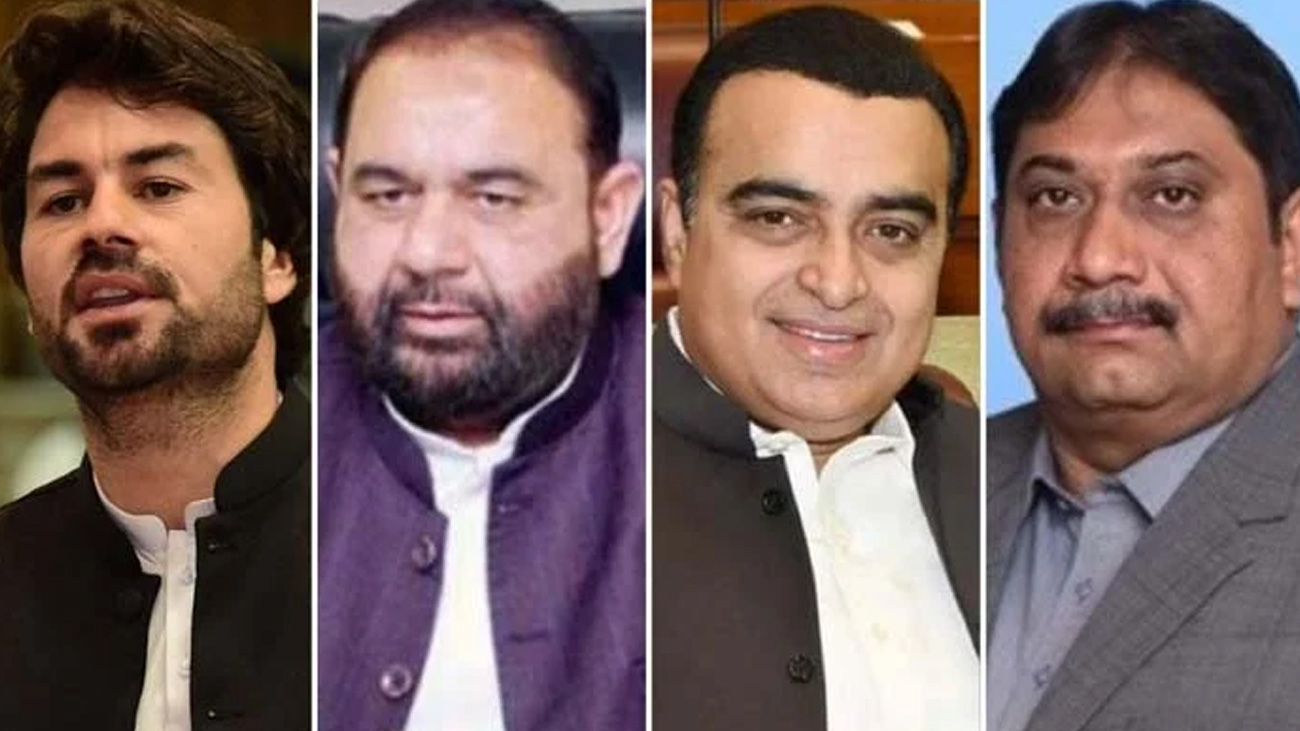 پی ٹی آئی کے 5 منحرف ارکان اسمبلی پارٹی سے فارغ پاکستان تحریک انصاف (پی ٹی آئی) نے 26ویں آئینی ترمیم کے حق میں ووٹ ڈالنے والے ارکان اسمبلی کو پارٹی سے فارغ کردیا جس کا نوٹیفکیشن بھی جاری کردیا گیا۔