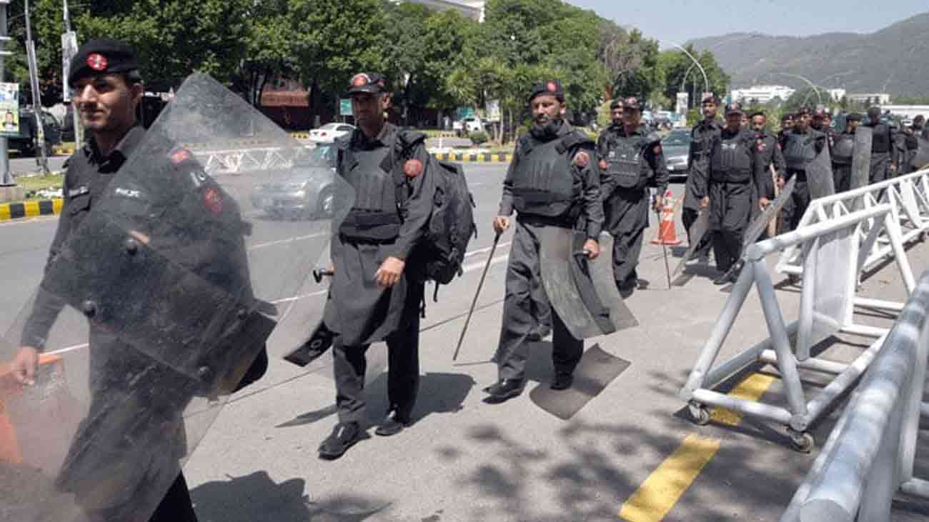 فرنٹیئر کانسٹیبلری کو ملک گیرفورس میں تبدیل کرنے کا آرڈیننس جاری صدر مملکت آصف علی زرداری نے فرنٹیئرکانسٹیبلری کو ملک گیر فیڈرل فورس میں تبدیل کرنے کا آرڈیننس 2025 جاری کر دیا