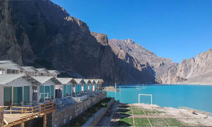 ہنزہ کی مشہور جھیلوں کے قریب نئے ہوٹل بنانے پر پابندی عائد Hunza lakes hotels ban