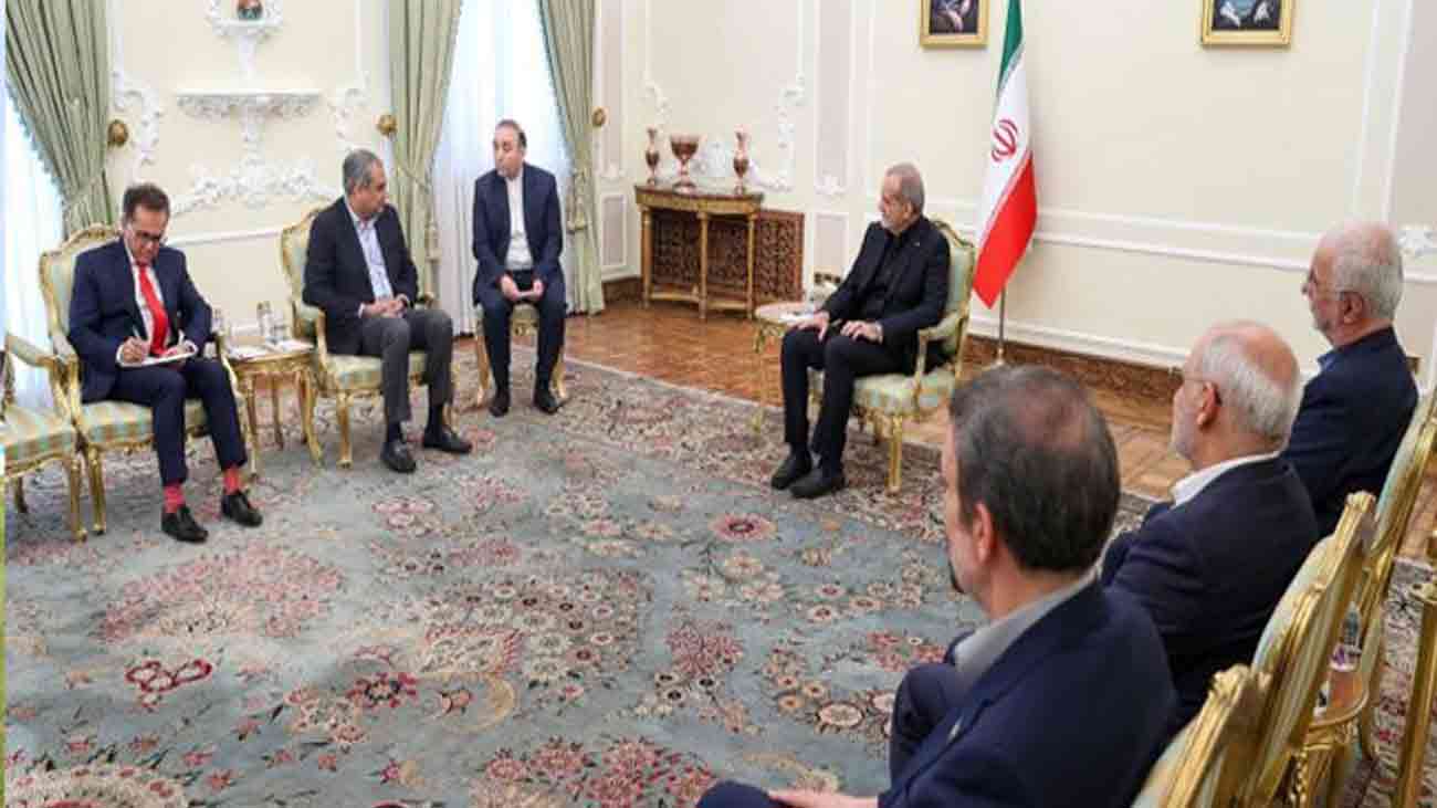 محسن نقوی کی ایرانی صدر کو جنگ میں عظیم فتح کی مبارکباد وزیر داخلہ محسن نقوی نے ایرانی صدر مسعود پزشکیان سے اہم ملاقات کی جس میں باہمی دلچسپی کے امور، پاک ایران تعلقات اور دوطرفہ تعاون پر تبادلہ خیال کیا گیا