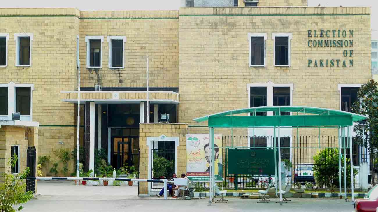 مخصوص نشستیں: الیکشن کمیشن کا گورنر خیبرپختونخوا کو خط الیکشن کمیشن نے مخصوص نشستوں پر حلف لینے سے متعلق گورنر خیبرپختونخوا فیصل کریم کنڈی کو خط ارسال کر دیا جس میں کہا گیا کہ مخصوص نشستوں پر منتخب ارکان کو حلف دلوانے کے انتظامات کیے جائیں