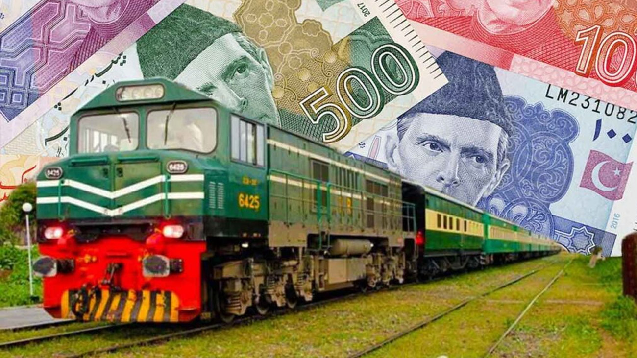  وفاقی حکومت کی جانب سے پٹرولیم مصنوعات کی قیمتوں میں اضافے کے بعد محکمہ ریلوے نے بھی ٹرین کے کرائے بڑھا دیے۔