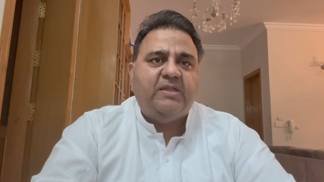 جہلم میں سیلابی صورتحال، فواد چودھری کی پنجاب حکومت پر تنقید جہلم میں سیلابی صورتحال پر سابق وفاقی وزیر فواد چودھری نے پنجاب حکومت کو کڑی تنقید کا نشانہ بنا ڈالا۔