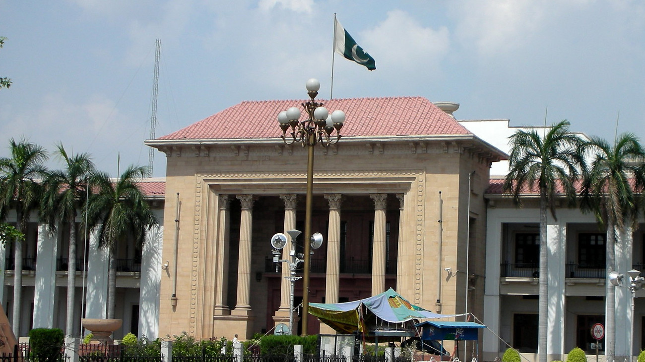 26اراکین معطلی کا معاملہ، حکومت اور اپوزیشن کے درمیان مذاکرات کامیاب پاکستان تحریک انصاف کے 26 اراکین کی معطلی کے معاملے پر حکومت اور اپوزیشن کے درمیان مذاکرات کامیاب ہو گئے۔