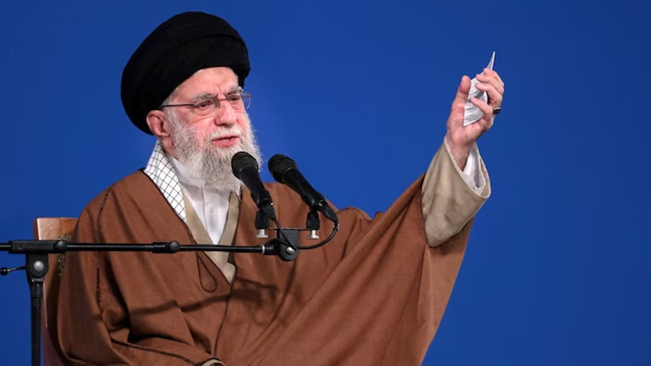 دوبارہ حملے کی صورت میں امریکا کو سخت قیمت چکانا پڑے گی: خامنہ ای ایرانی سپریم لیڈر آیت اللہ خامنہ ایک نے کہا کہ اگر امریکا نے ایران پر دوبارہ حملہ کیا تو پہلے سے زیادہ قیمت چکانا پڑے گی۔