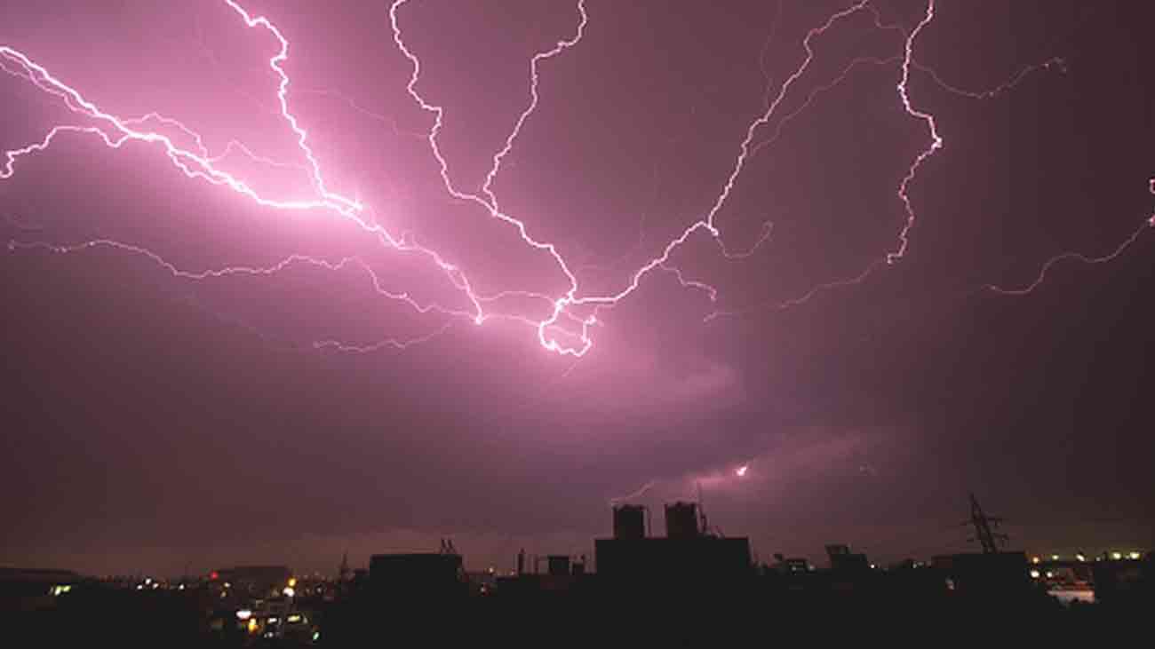 آسمانی بجلی گرنے سے ایک ہی دن میں 33 افراد ہلاک Lightning deaths Bihar