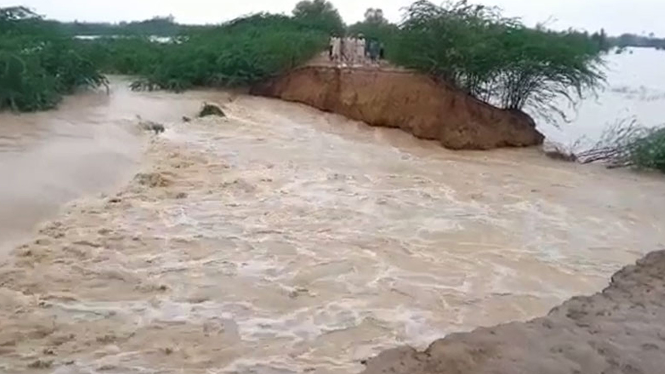 بونیر اور پنڈدادنخان میں سیلابی ریلوں نے تباہی مچا دی خیبرپختونخوا کے ضلع بونیر اور پنجاب کے ضلع جہلم کی تحصیل پنڈدادنخان میں گزشتہ رات ہونے والی طوفانی بارش نے تباہی مچا دی۔