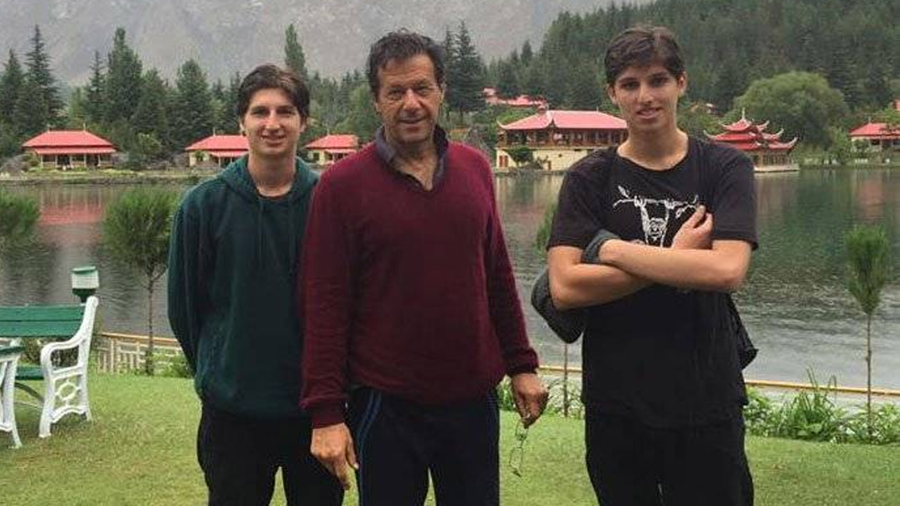 عمران خان نے بیٹوں کو پاکستان آنے سے روک دیا، شیخ وقاص کی تردید بانی پی ٹی آئی عمران خان نے اپنے بیٹوں قاسم اور سلیمان کو پاکستان آنے سے روک دیا جبکہ سیکرٹری اطلاعات تحریک انصاف شیخ وقاص اکرم نے تردید کردی۔