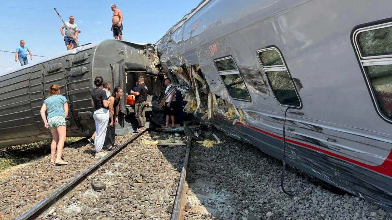 پل گرنے سے ٹرین تباہ، 7 افراد ہلاک Bryansk Train Crash