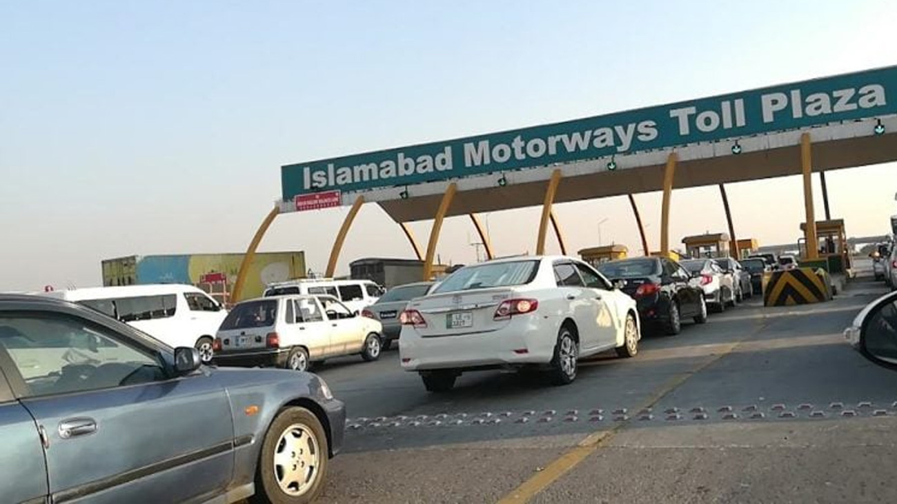 موٹروے پر سفر مزید مہنگا، ٹال ٹیکس میں اضافہ کردیا گیا موٹروے پر سفر کرنا مزید مہنگا ہو گیا، موٹروے پولیس نے ٹال ٹیکس میں اضافہ کردیا۔