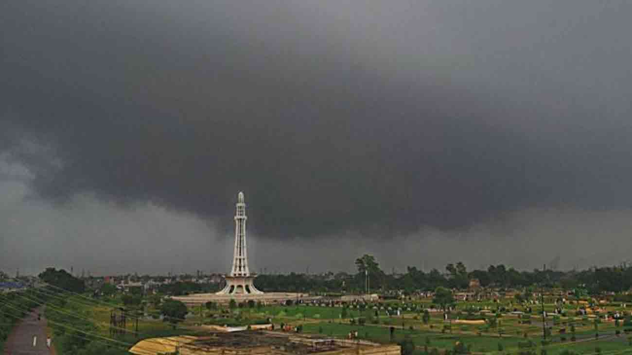 محکمہ موسمیات نے آج (منگل) سے 9 جون تک لاہورسمیت ملک کے بیشتر علاقوں میں گرج چمک کیساتھ بارش کی نوید سنا دی