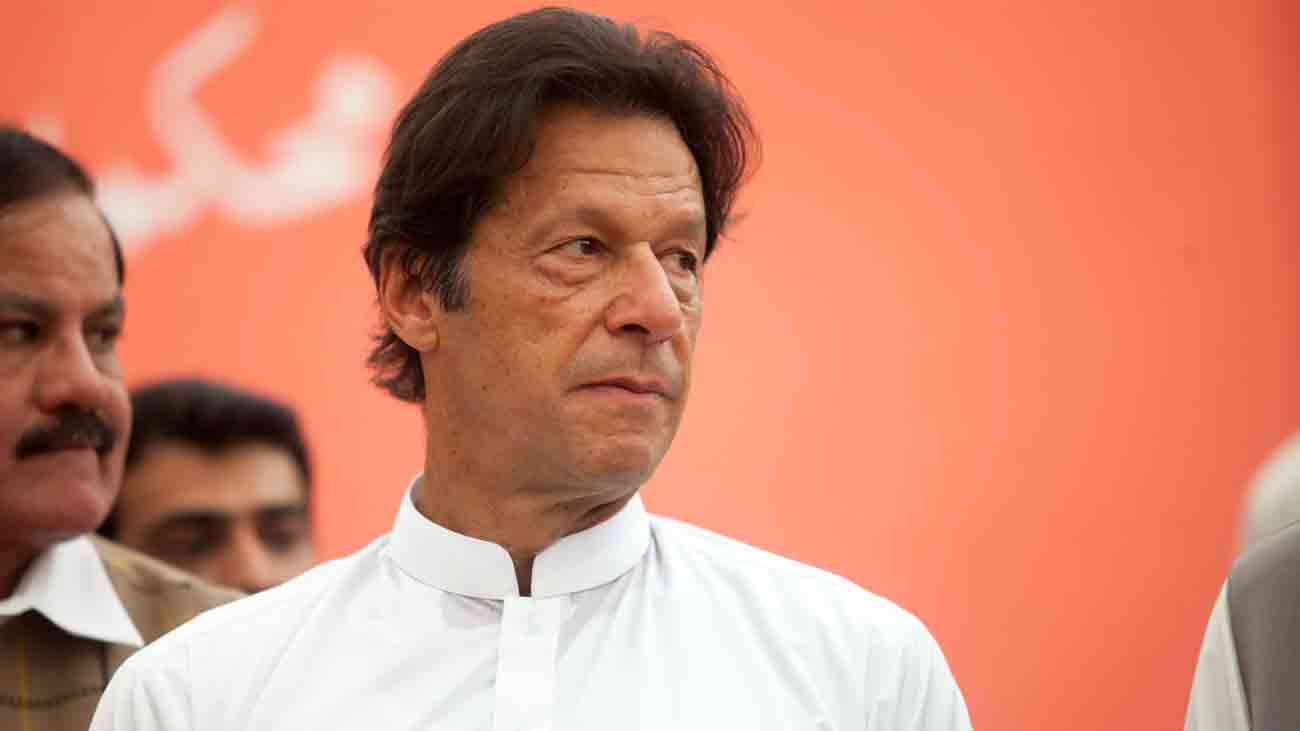 سب سے بڑی قربانی حق کی راہ میں نکلنا ہے: عمران خان عمران خان نے عیدالاضحیٰ کے بابرکت موقع پر عوام کو عید کی مبارکباد دیتے ہوئے ملک کی موجودہ صورتحال پر روشنی ڈالی