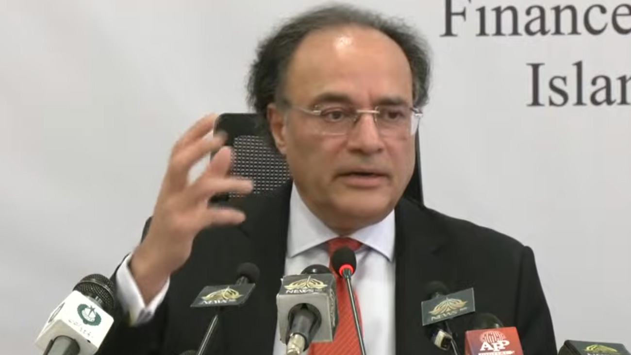  وفاقی وزیر خزانہ محمد اورنگزیب نے کہا ہے کہ پاکستان میں مہنگائی میں زبردست کمی ہوئی، جی ڈی پی میں نمایاں اضافہ ملکی ترقی کی علامت ہے۔