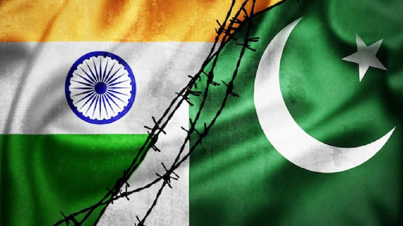 آپریشن سندور، عالمی میڈیا نے بھارتی میڈیا کے پراپیگنڈا کی پول کھول دی عالمی نشریاتی ادارے واشنگٹن پوسٹ نے آپریشن سندور پر بھارت میڈیا کے پراپیگنڈے کو عالمی سطح پر بے نقاب کردیا۔