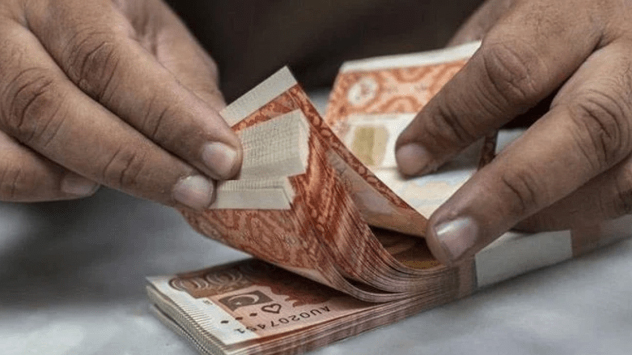 بجٹ 26-2025: حکومت کا کم سے کم تنخواہ نہ بڑھانے کا فیصلہ وفاقی حکومت نے مالی سال 26-2025 کے دوران کم سے کم ماہانہ اجرت نہ بڑھانے کا فیصلہ کیا ہے۔