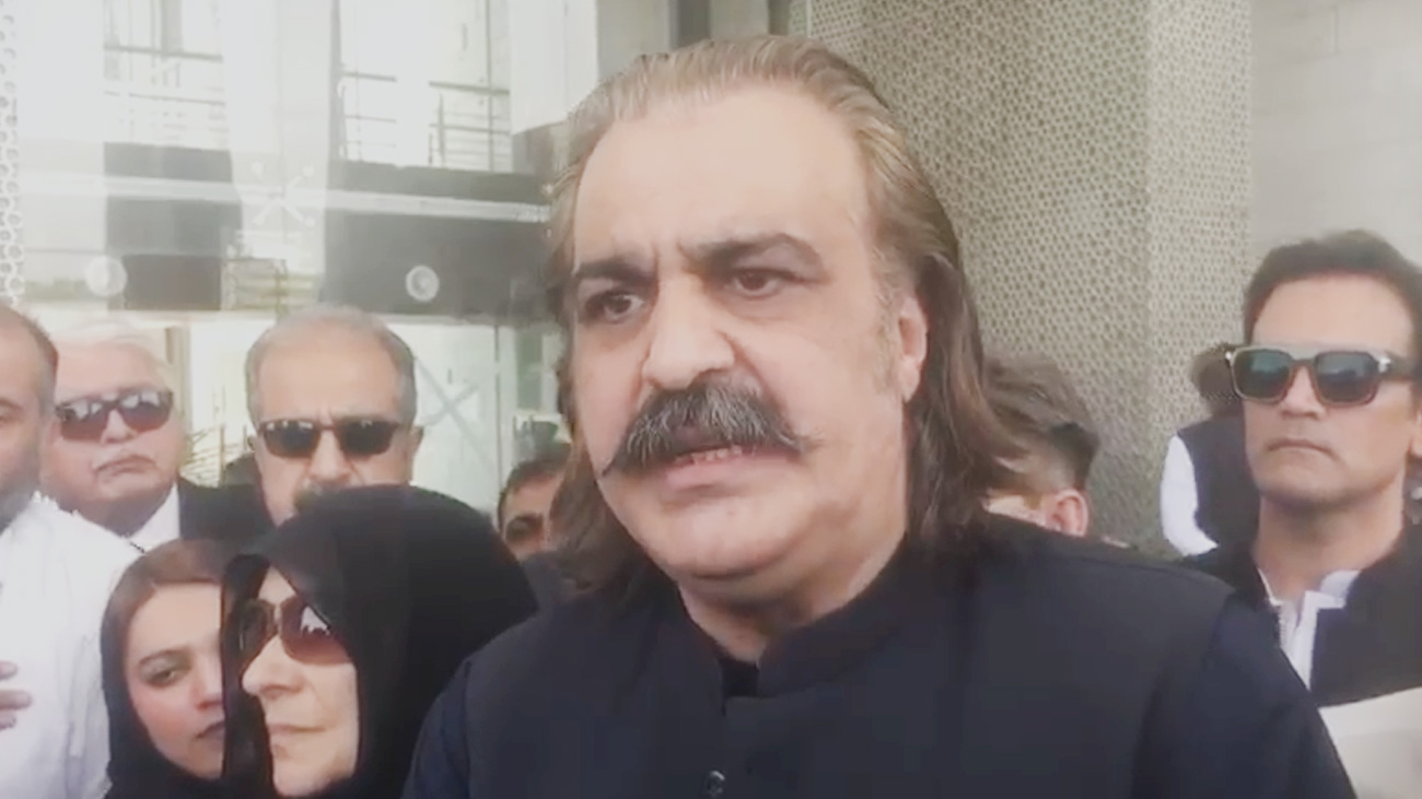 اس بار احتجاجی تحریک کا پلان پبلک نہیں کرینگے، عوام کو لیکر پہنچیں گے: گنڈاپور وزیراعلیٰ خیبرپختونخوا علی امین گنڈاپور نے کہا ہے کہ اس بار ہم احتجاجی تحریک کا پلان پبلک نہیں کریں گے، عوام کو لیکر ہر صورت پہنچیں گے۔