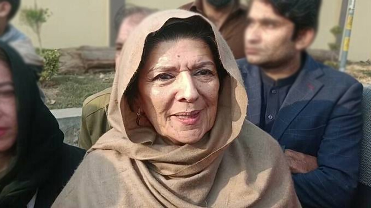 موجودہ حالات میں عمران خان کی رہائی نظر نہیں آرہی: علیمہ خان پیٹرن انچیف پاکستان تحریک انصاف عمران خان کی ہمشیرہ علیمہ خان نے کہا ہے کہ موجودہ حالات میں ہمیں اپنے بھائی کی رہائی کا کوئی امکان نظر نہیں آرہا۔
