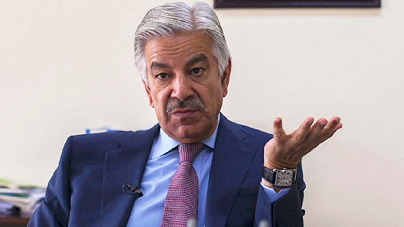 خواجہ آصف نے سپیکر و چیئرمین سینیٹ کی تنخواہ میں اضافہ مالی فحاشی قراردیدیا وفاقی وزیر دفاع خواجہ آصف نے اسپیکر قومی اسمبلی اور چیئرمین سینیٹ کی تنخواہوں میں حالیہ اضافے کو 'مالی فحاشی' قرار دے دیا۔