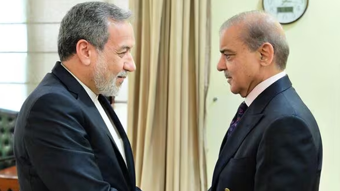 اسرائیلی جارحیت، پاکستان کا ایران کیساتھ کھڑا ہونے کا اعلان پاکستان نے اسرائیلی جارحیت کے خلاف ایران کے ساتھ کھڑا ہونے کا اعلان کردیا۔