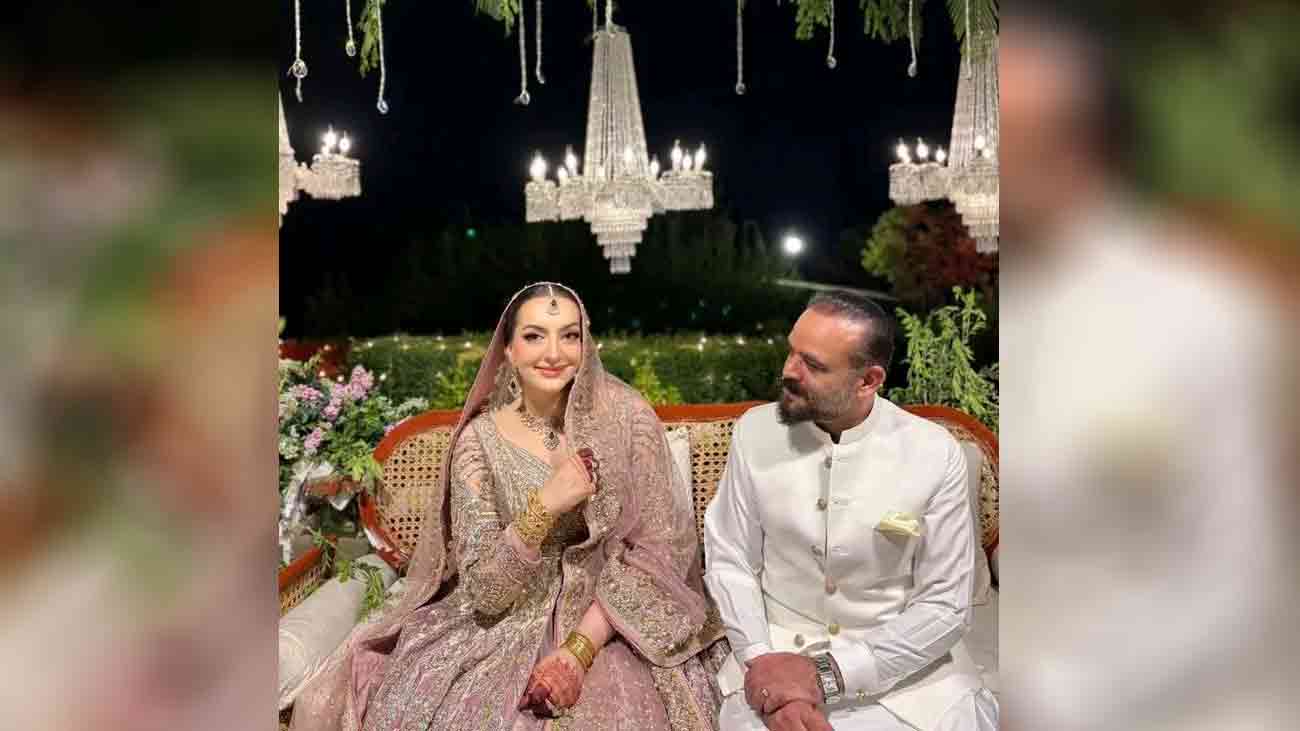 پی ٹی آئی رہنما مومنہ باسط رشتہ ازدواج میں منسلک ہوگئیں پاکستان تحریک انصاف (پی ٹی آئی) کی رہنما اور خیبرپختونخوا اسمبلی کی سابق رکن مومنہ باسط نے زندگی کے نئے سفر کا آغاز کرتے ہوئے معروف کاروباری شخصیت مبشر حیات سے شادی کر لی