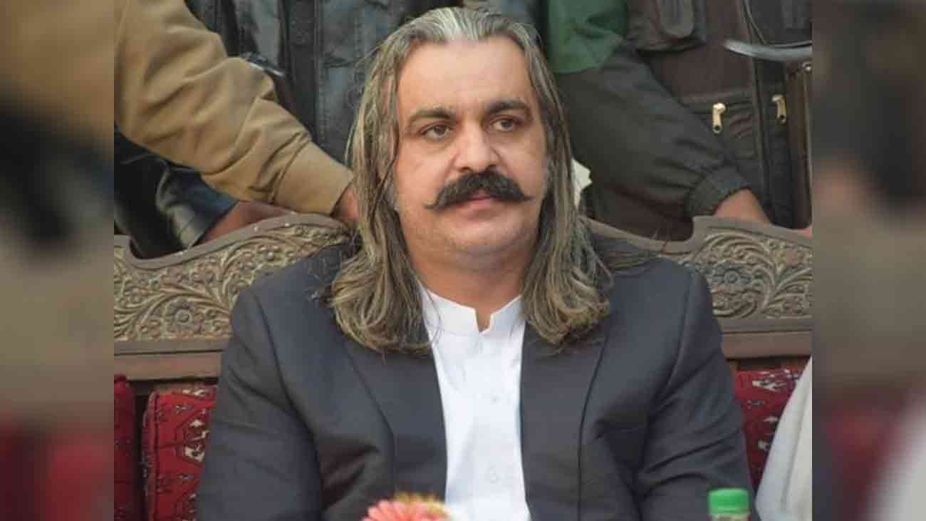 علی امین گنڈا پور اپنی ہی پارٹی کے ارکان پر پھٹ پڑے وزیراعلیٰ خیبرپختونخوا علی امین گنڈا پور اپنی ہی پارٹی کے ارکان پر برس پڑے اور انہیں بے نقاب کرنے کا مطالبہ کر دیا