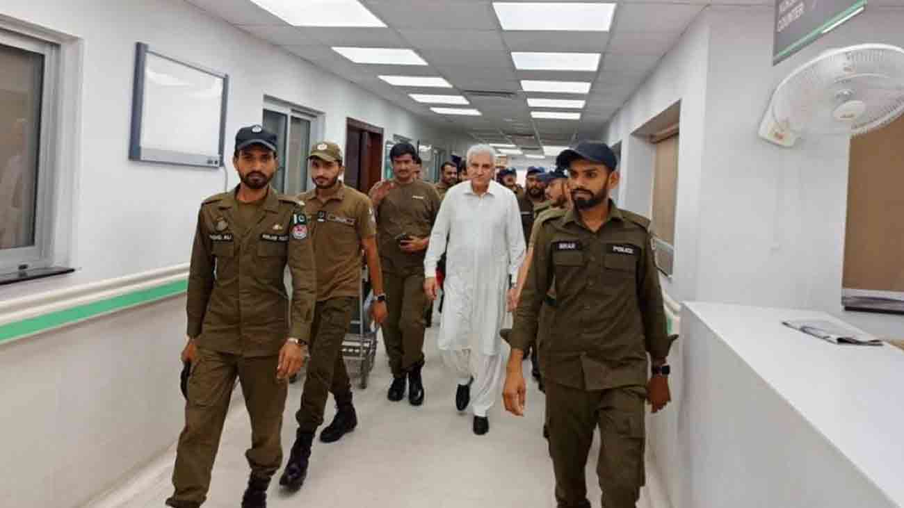 9 مئی کیس میں شاہ محمود قریشی کی ضمانت منظور پاکستان تحریک انصاف (پی ٹی آئی) کے وائس چیئرمین اور سابق وزیر خارجہ شاہ محمود قریشی کی 9 مئی کے پرتشدد واقعات سے متعلق کیس میں ضمانت منظور کر لی گئی