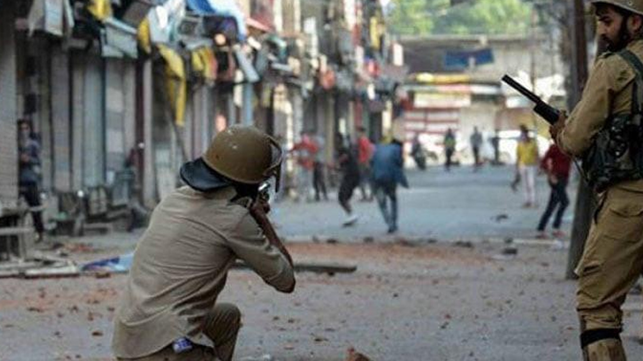 بھارت کی کشمیر میں عسکری جارحیت ایٹمی تصادم کا موجب بن سکتی ہے عالمی امن انڈیکس 2025 کی رپورٹ کشمیر کو جنوبی ایشیا کا سب سے خطرناک تنازع قرار دیتے ہوئے خبردار کرتی ہے کہ یہ علاقہ کسی بھی وقت ایٹمی جنگ کی چنگاری بن سکتا ہے۔