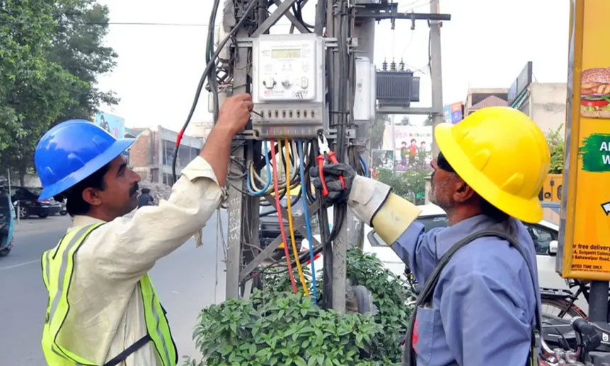 حکومت کا میٹر ریڈرز کو فارغ کرنے اور صارفین کو ریڈنگ ایپ مہیا کرنے کافیصلہ meter readers