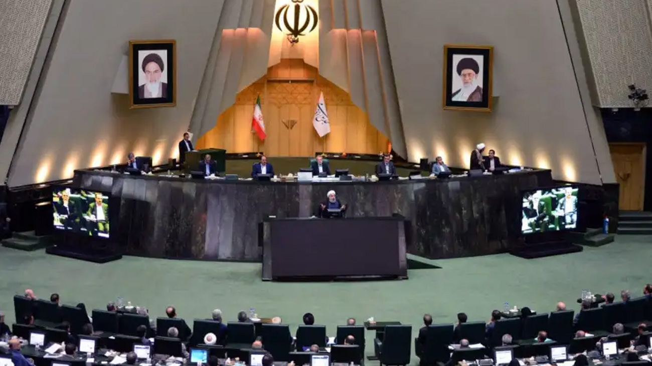 ایرانی پارلیمان میں آئی اے ای اے سے تعاون معطل کرنے کا بل منظور ایرانی پارلیمنٹ میں عالمی جوہری توانائی ایجنسی کے ساتھ تعاون معطل کرنے کے بل کی منظور کر لیا گیا۔