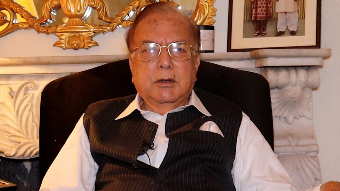 منظور وٹو کی لینڈ کروزر میں بیٹھ کر نمازِ جنازہ کی ادائیگی، ویڈیو وائرل Ex CM Manzoor Ahmad Wattoo