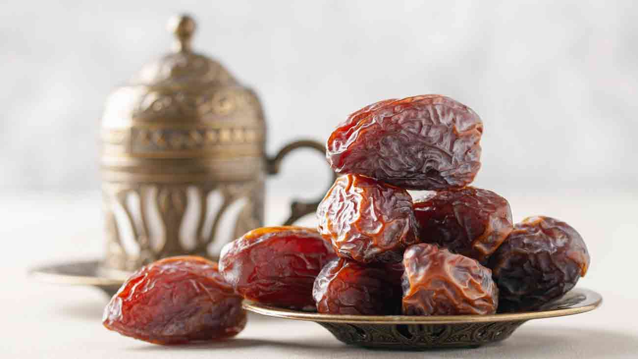 افطار میں کھجور کھانا اہمیت کا حامل کیوں؟
