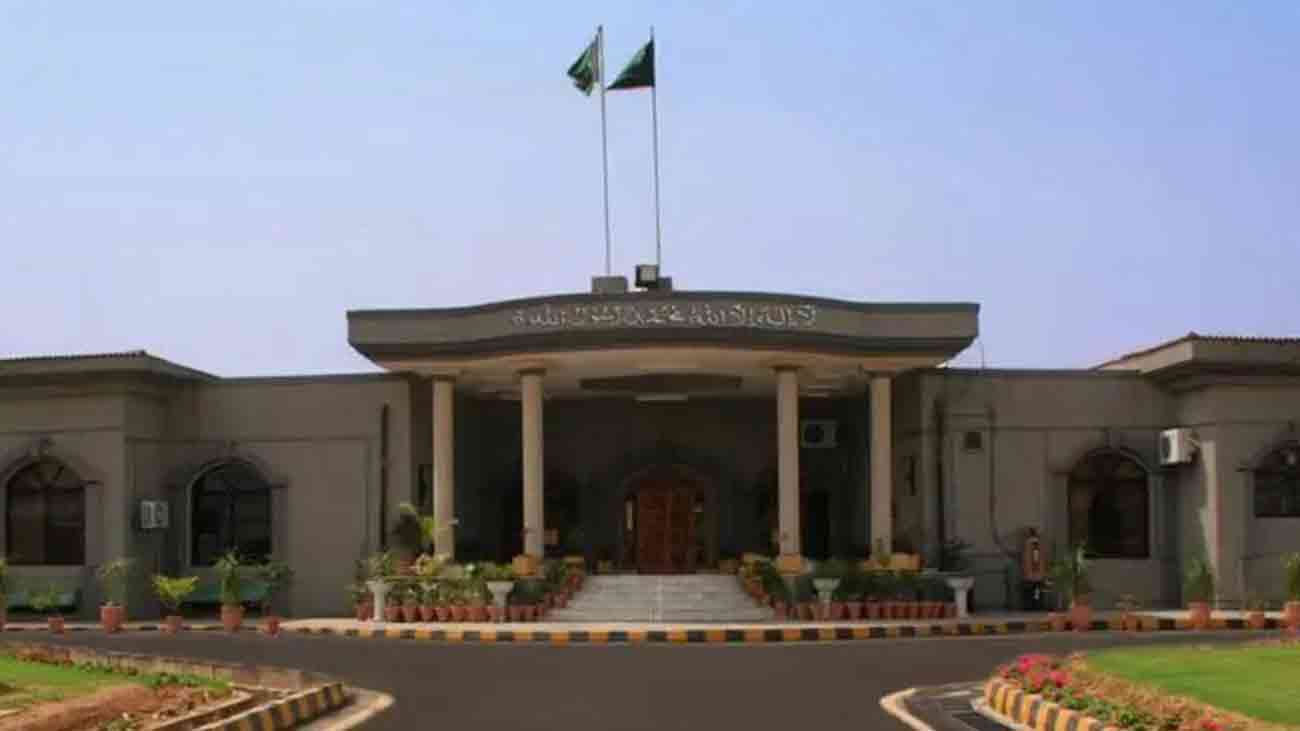 اسلام آباد ہائیکورٹ: 190 ملین پاؤنڈ کیس میں اہم پیشرفت اسلام آباد ہائی کورٹ نے 190 ملین پاؤنڈ کرپشن کیس میں عمران خان اور ان کی اہلیہ بشریٰ بی بی کی سزاؤں کی معطلی کے لیے دائر درخواستیں سماعت کے لیے مقرر کر دی