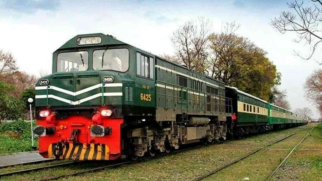 ریلوے کے لگژری سلون عام مسافروں کے لیے دستیاب