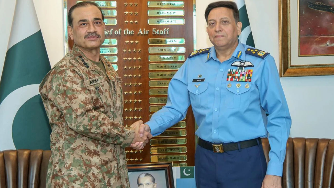 پاک بھارت کشیدگی، آرمی چیف کا ایئرہیڈکوارٹر کا دورہ، فضائیہ کے کردار کی تعریف چیف آف آرمی سٹاف جنرل سید عاصم منیر نے پاک فضائیہ کے ہیڈکوارٹر کا دورہ کیا ہے۔