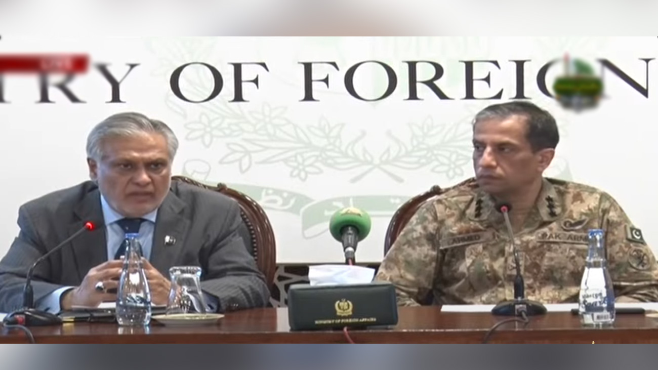 پاکستان جب بھارت پر حملہ کرے گا تو پوری دنیا کو پتا چلے گا: ڈی جی آئی ایس پی آر پاک فوج کے شعبہ تعلقات عامہ (ڈی جی آئی ایس پی آر) لیفٹیننٹ جنرل احمد شریف چودھری نے کہا ہے کہ پاکستان جب بھارت پر حملہ کرے گا تو پوری دنیا کو پتا چلے گا۔