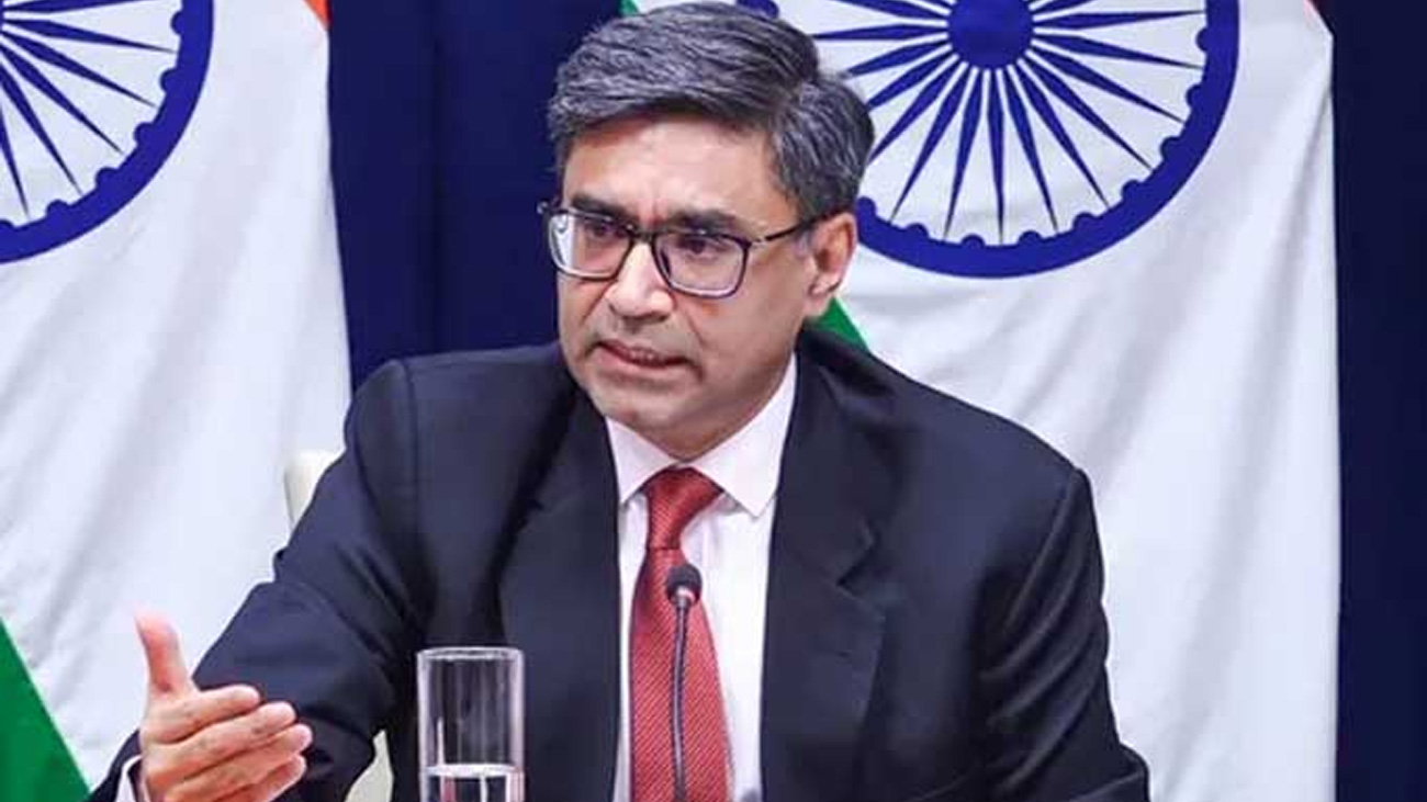 پاکستانی فتوحات سے متعلق سوالات پر بھارتی سیکرٹری خارجہ کی بولتی بند بھارتی سیکرٹری خارجہ کی جھوٹ سے بھری پریس کانفرنس کے دوران بولتی بند ہو گئی، پاکستانی فتوحات سے متعلق سوالوں کے جواب پر آئیں بائیں شائیں کرتے رہے۔