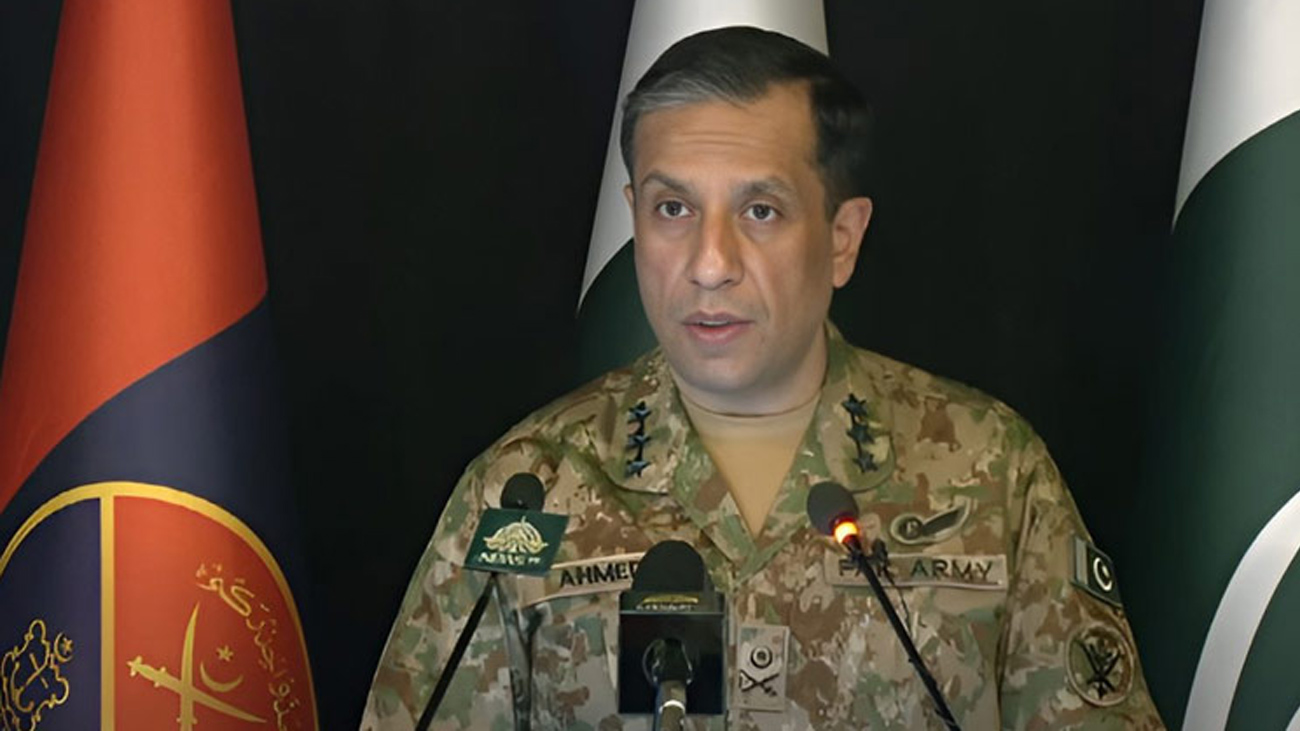 بھارت کیجانب سے پاکستان پر الزامات کا سلسلہ بند ہونا چاہیے: ڈی جی آئی ایس پی آر ترجمان پاک فوج لیفٹیننٹ جنرل احمد شریف چودھری نے کہا ہے کہ بھارت کی جانب سے پاکستان پر بغیر ثبوت الزامات کا سلسلہ بند ہونا چاہیے، بھارت ہمیشہ دہشت گردی کی ذمہ داری پاکستان پر ڈال کر سیاسی فائدے لینے کی کوشش کرتا ہے۔