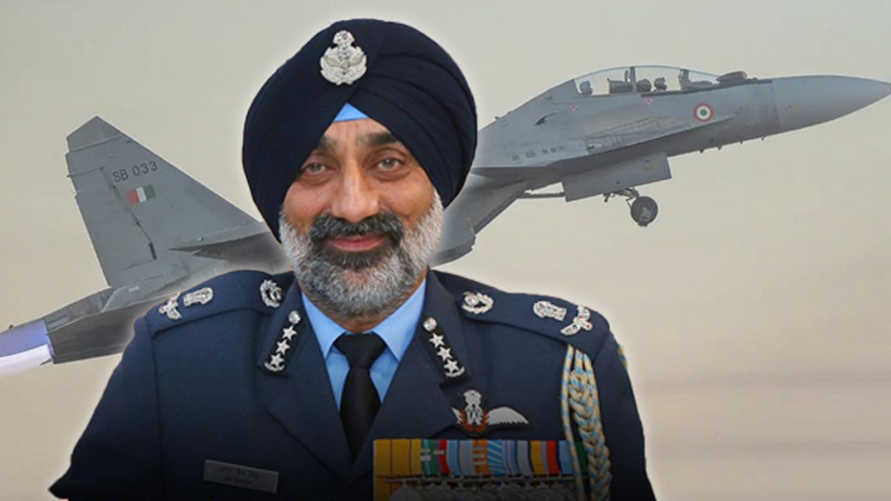 بھارتی فضائیہ کے سربراہ کی ایئر ہیڈ کوارٹر میں اپنے پائلٹس کے ہاتھوں دھلائی بھارتی فضائیہ کے سربراہ ایئر چیف مارشل امر پریت سنگھ کی ایئرہیڈکوارٹر میں اپنے ہی پائلٹس کے ہاتھوں درگت بن گئی۔