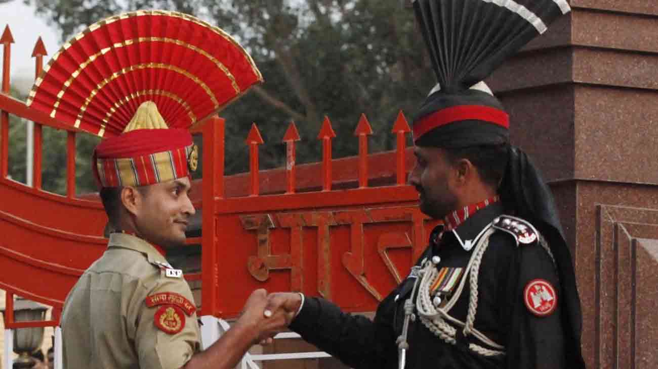 پاکستان اور بھارت کے درمیان تعلقات میں کشیدگی کے باوجود انسانیت کی بنیاد پر ایک مثبت قدم اٹھایا گیا، جس کے تحت دونوں ممالک نے ایک ایک قیدی کا تبادلہ کیا