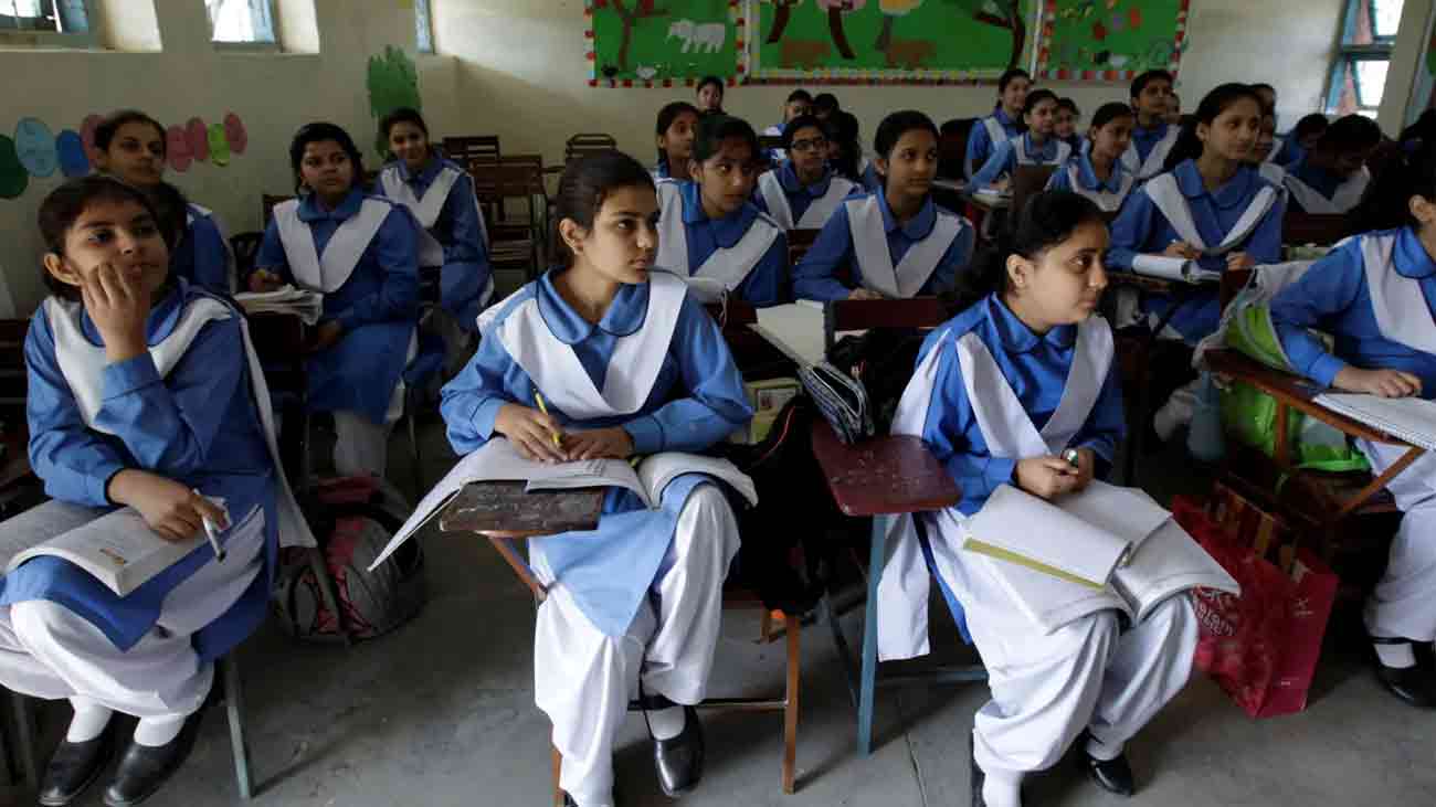 پنجاب کے تعلیمی اداروں میں موسم گرما کی چھٹیوں کا اعلان پنجاب بھر کے تعلیمی اداروں کے طلباء کے لیے خوشخبری آگئی، صوبائی حکومت نے گرمیوں کی چھٹیوں کا باقاعدہ اعلان کر دیا